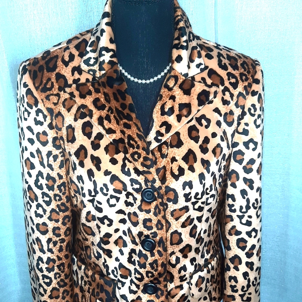 A LINE  LEOPARD PRINT JACKET SIZE 10